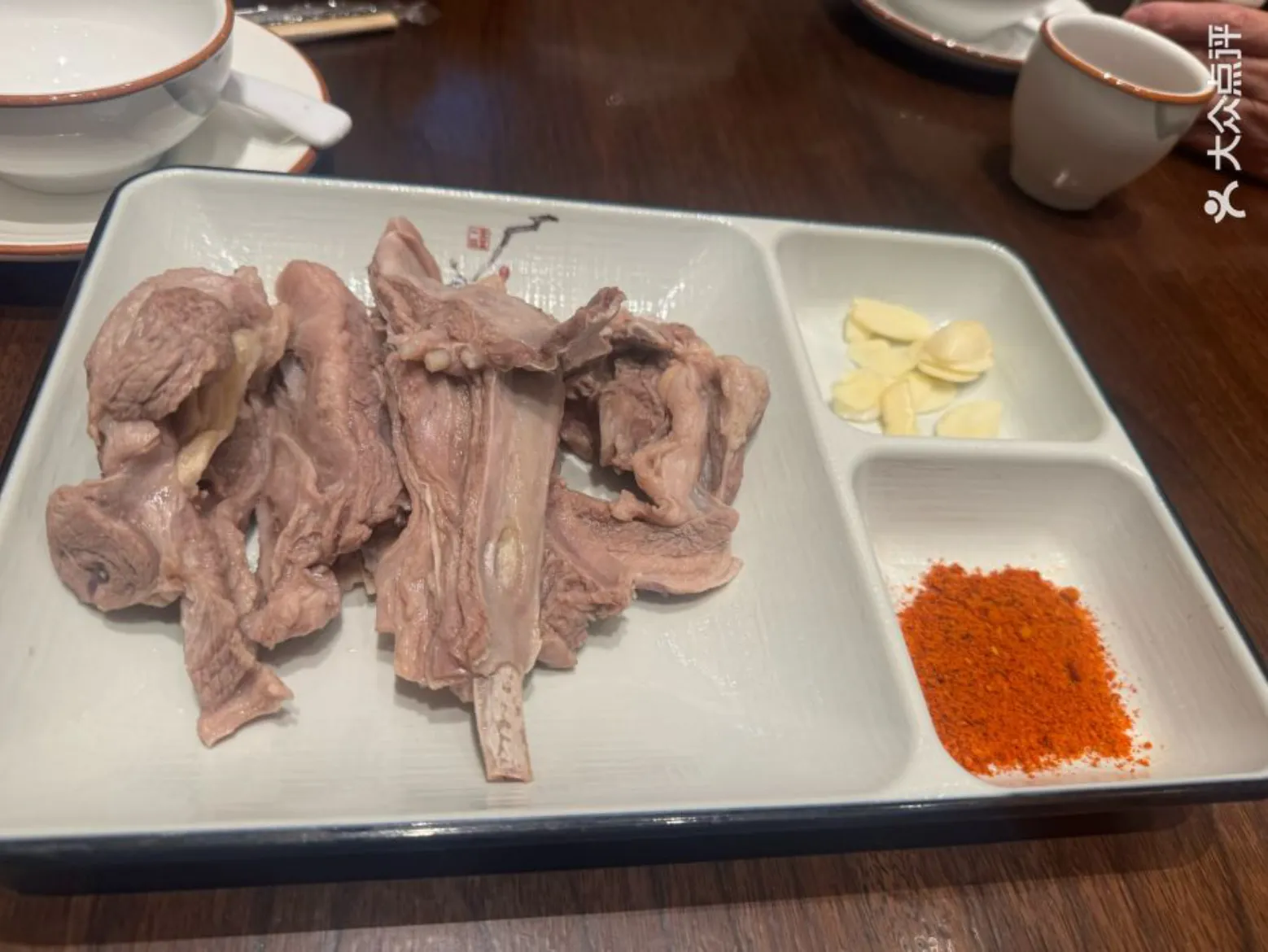白条羊羔肉 图源 Yummy@大众点评