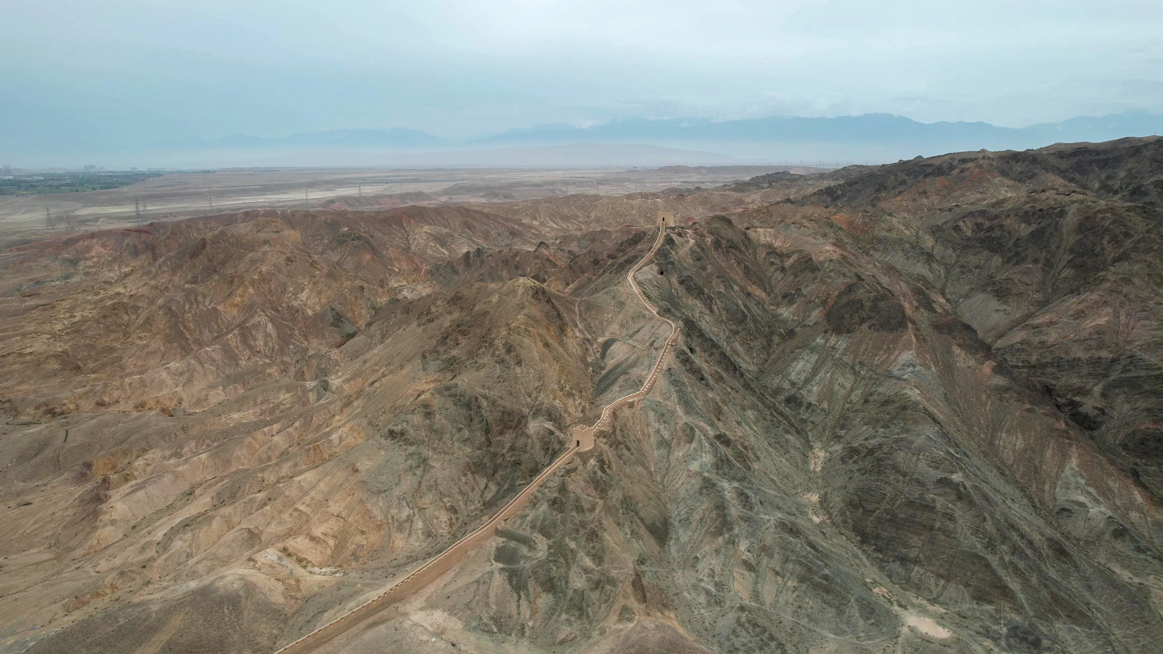 建在山脊上的长城