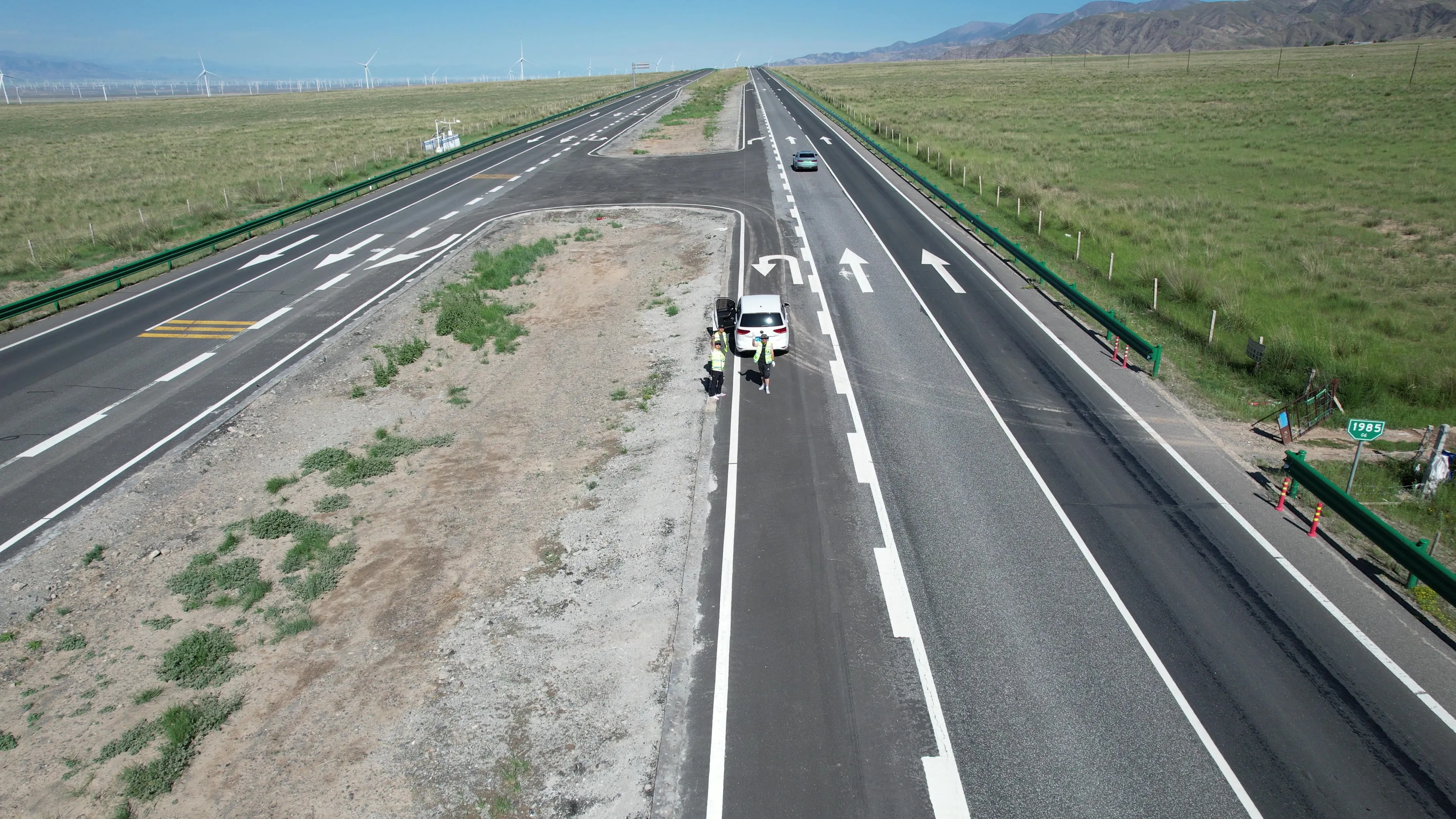 G6 高速青海段内的掉头口