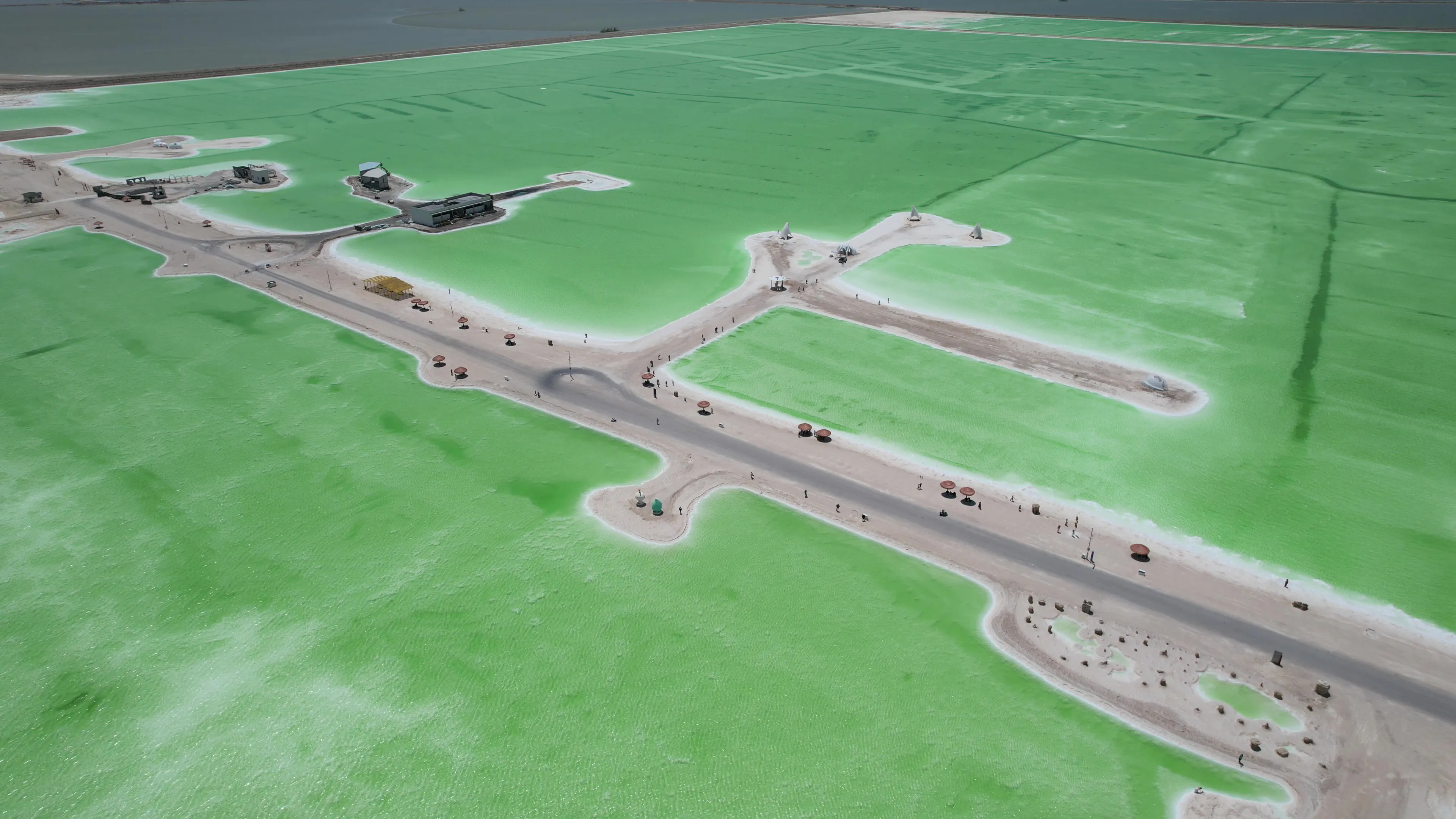 航拍察尔汗盐湖