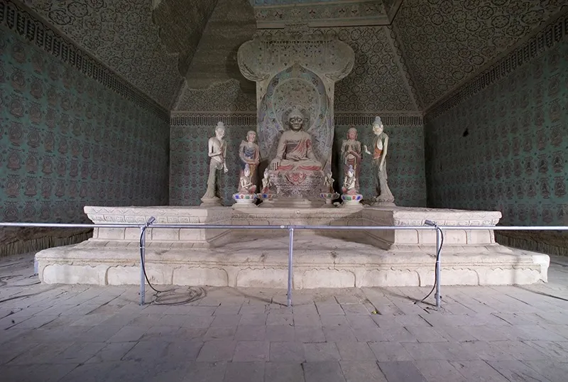 016 窟主室-佛坛 图源 敦煌研究院