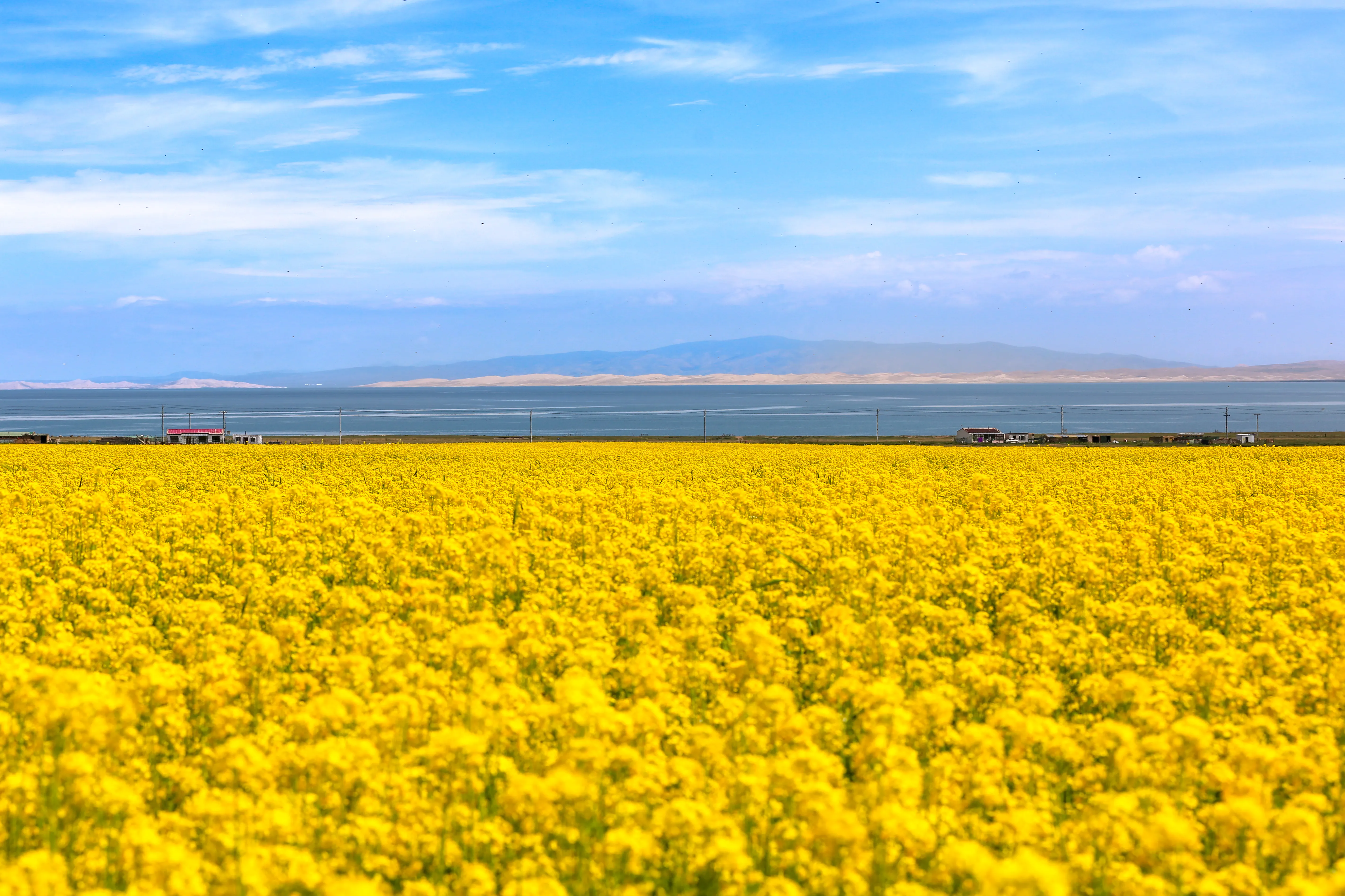 当天能见度非常好，甚至可以看到北方 20 公里外的山