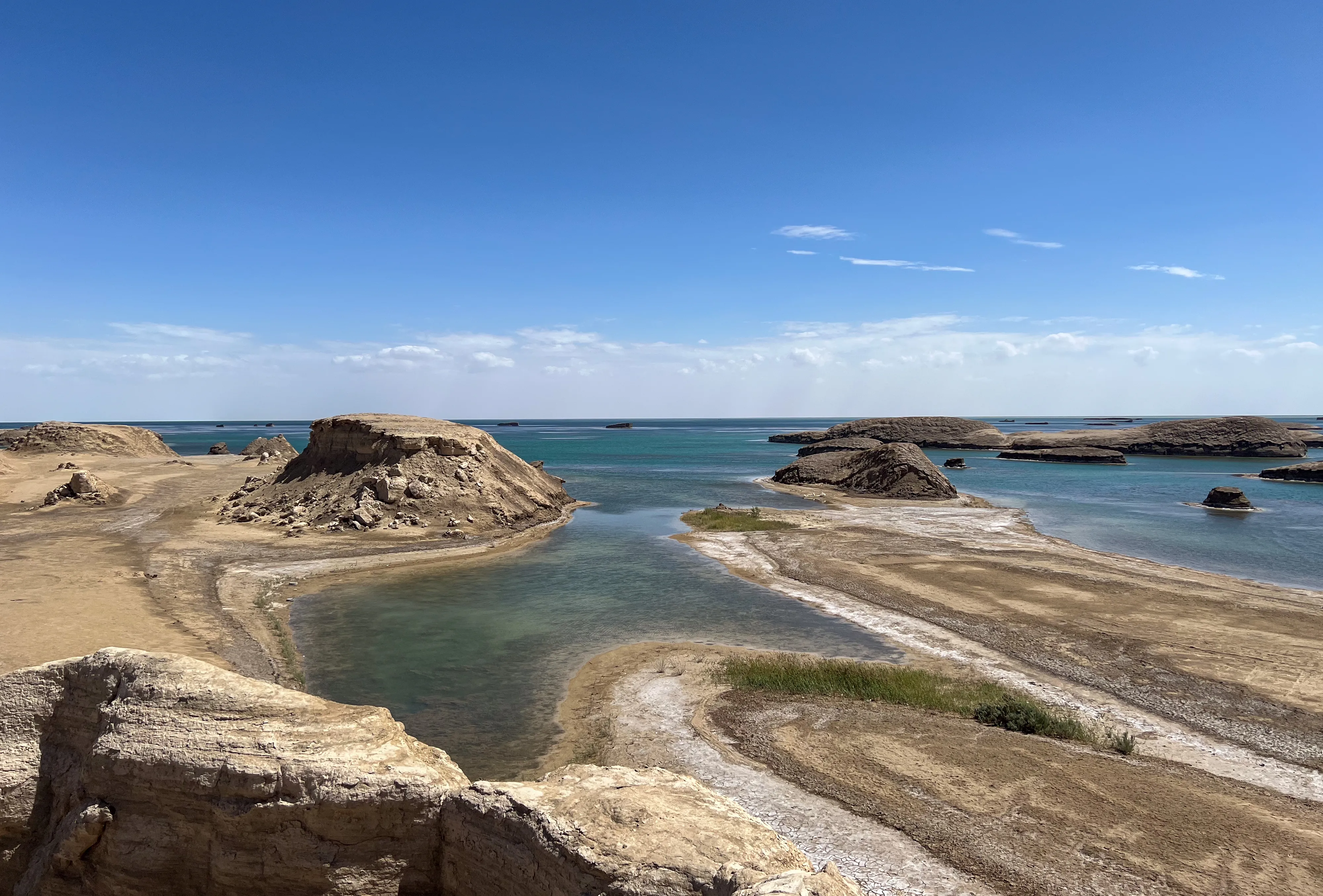 爬上附近的雅丹后所摄