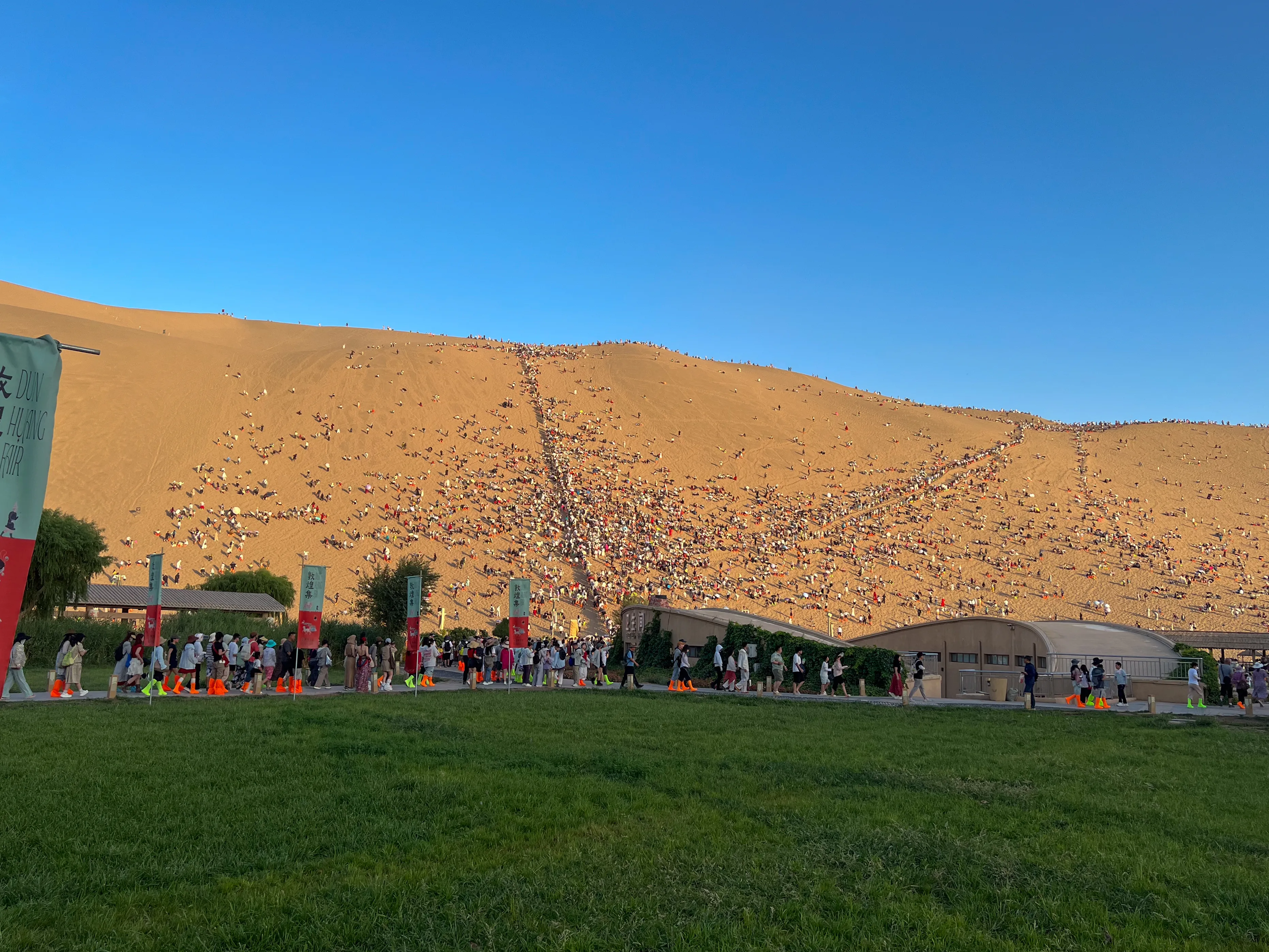 密密麻麻的人群